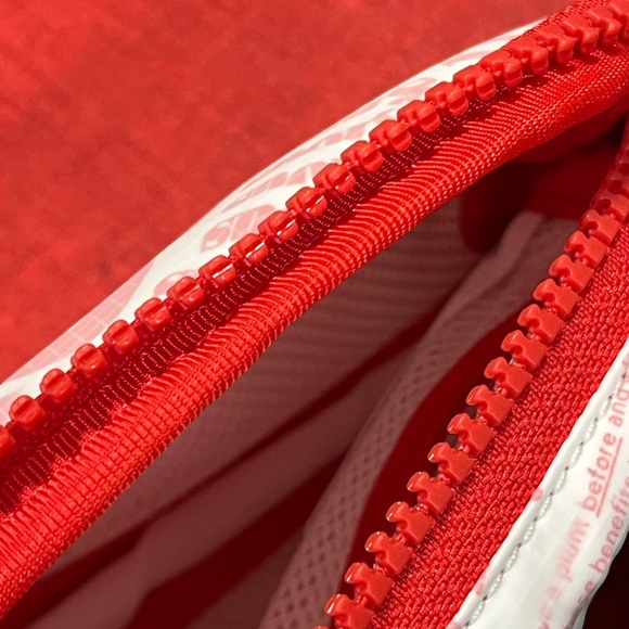 🍁ON SALE🍂LULULEMON AUTHENTIC EVERYWHERE BELT RED/WHITE MANIFESTO PRINT CROSSBODY - Picture 13 of 17